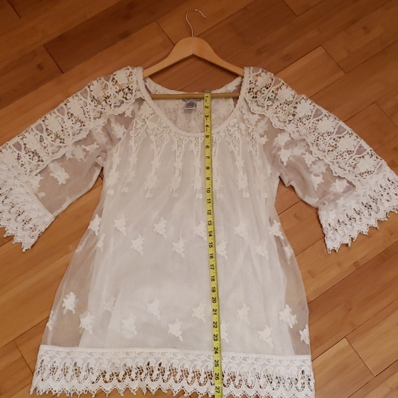 White lace top. "LILLY MASON" - Picture 14 of 15